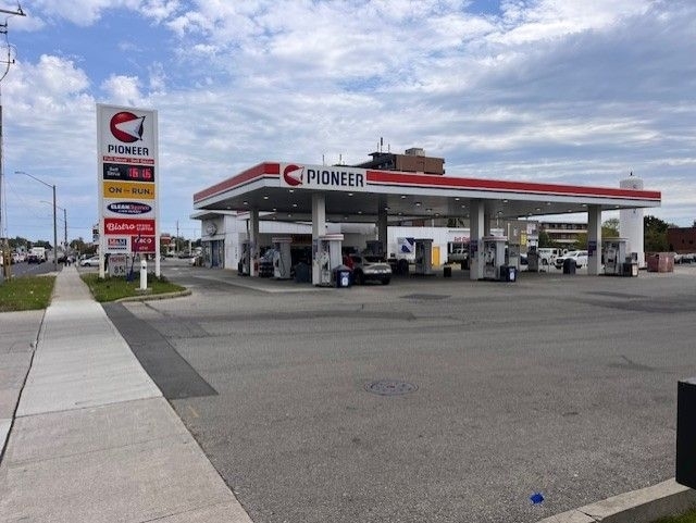 pioneer - gas station - Stations-services