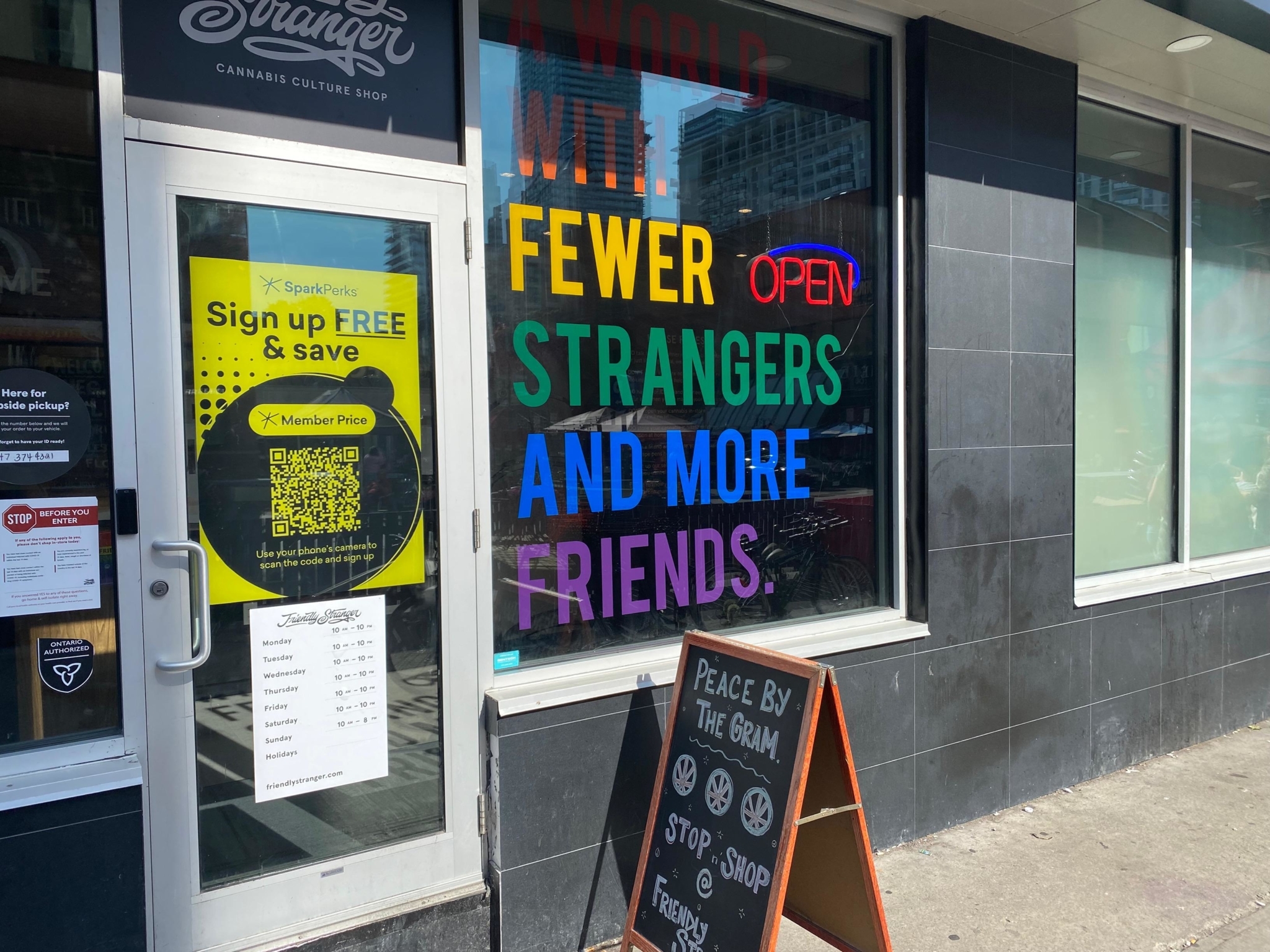 Friendly Stranger | Toronto Church St | Cannabis Store - Cannabis thérapeutique