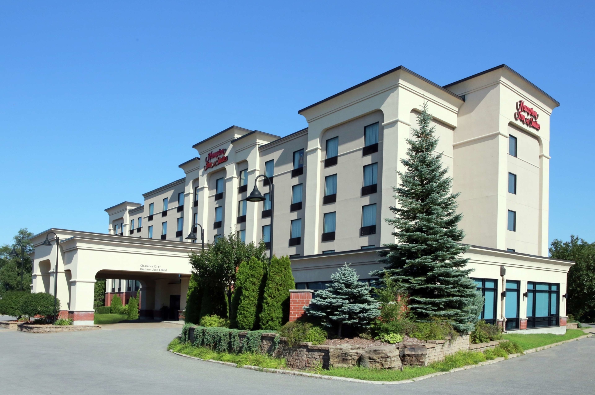 Hampton Inn & Suites by Hilton Laval - Hotels