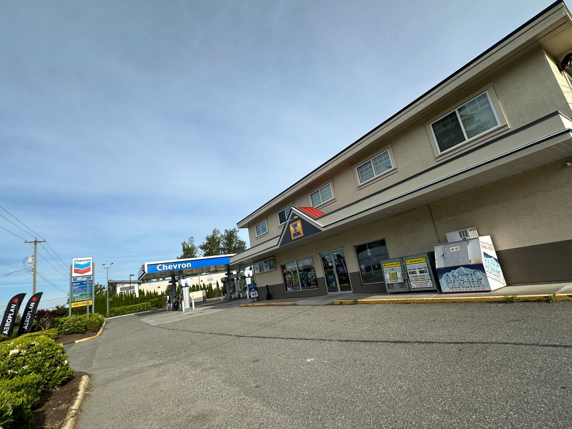 on the run - convenience store - Convenience Stores
