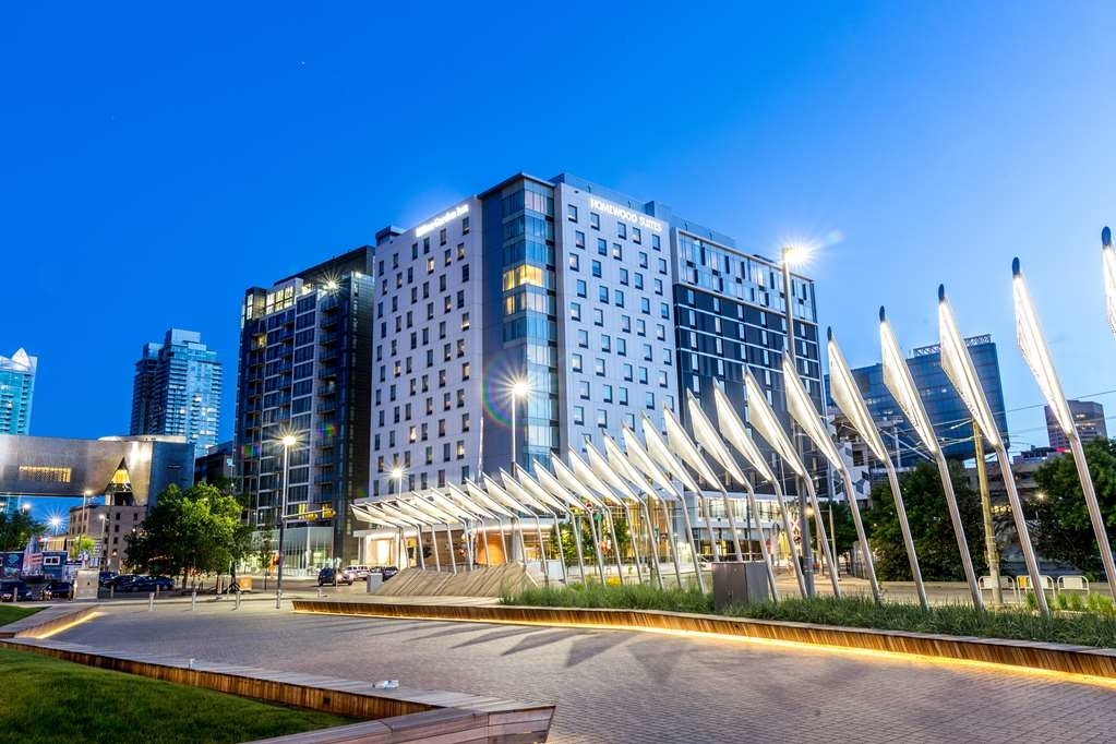 Hilton Garden Inn Calgary Downtown - Restaurants