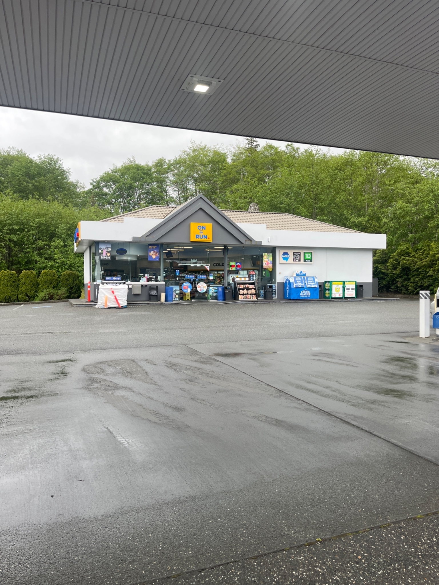 on the run - convenience store - Convenience Stores