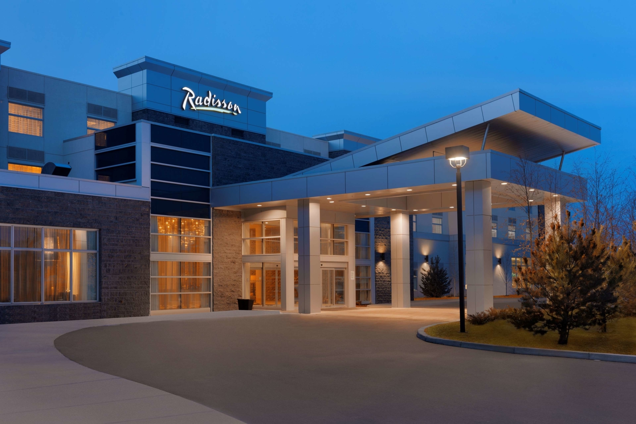 Radisson Hotel & Conference Centre Calgary Airport - Hotels