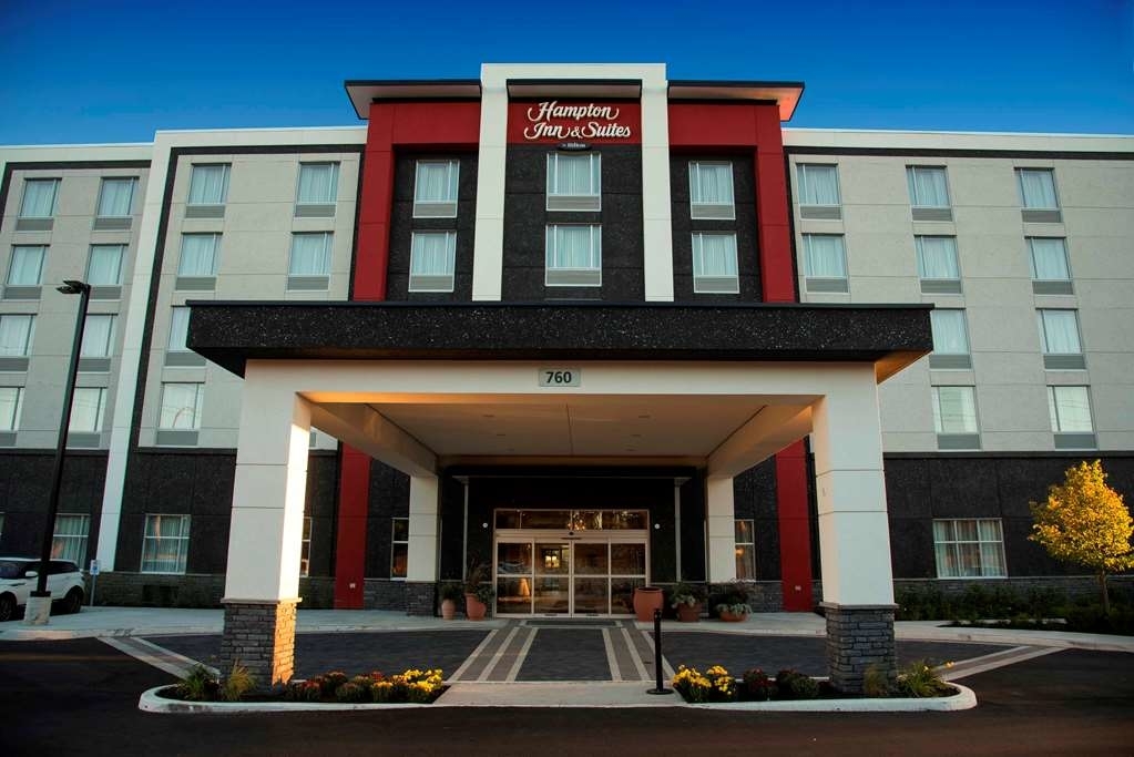 Hampton Inn & Suites by Hilton Thunder Bay - Hotels