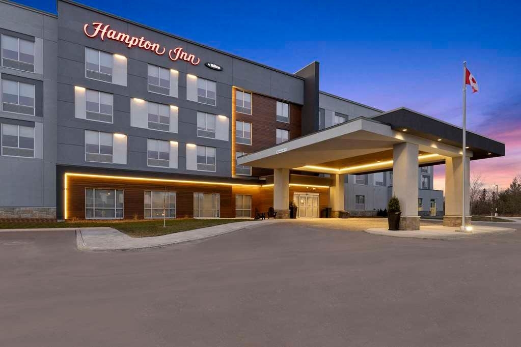 Hampton Inn by Hilton Cornwall - Hôtels