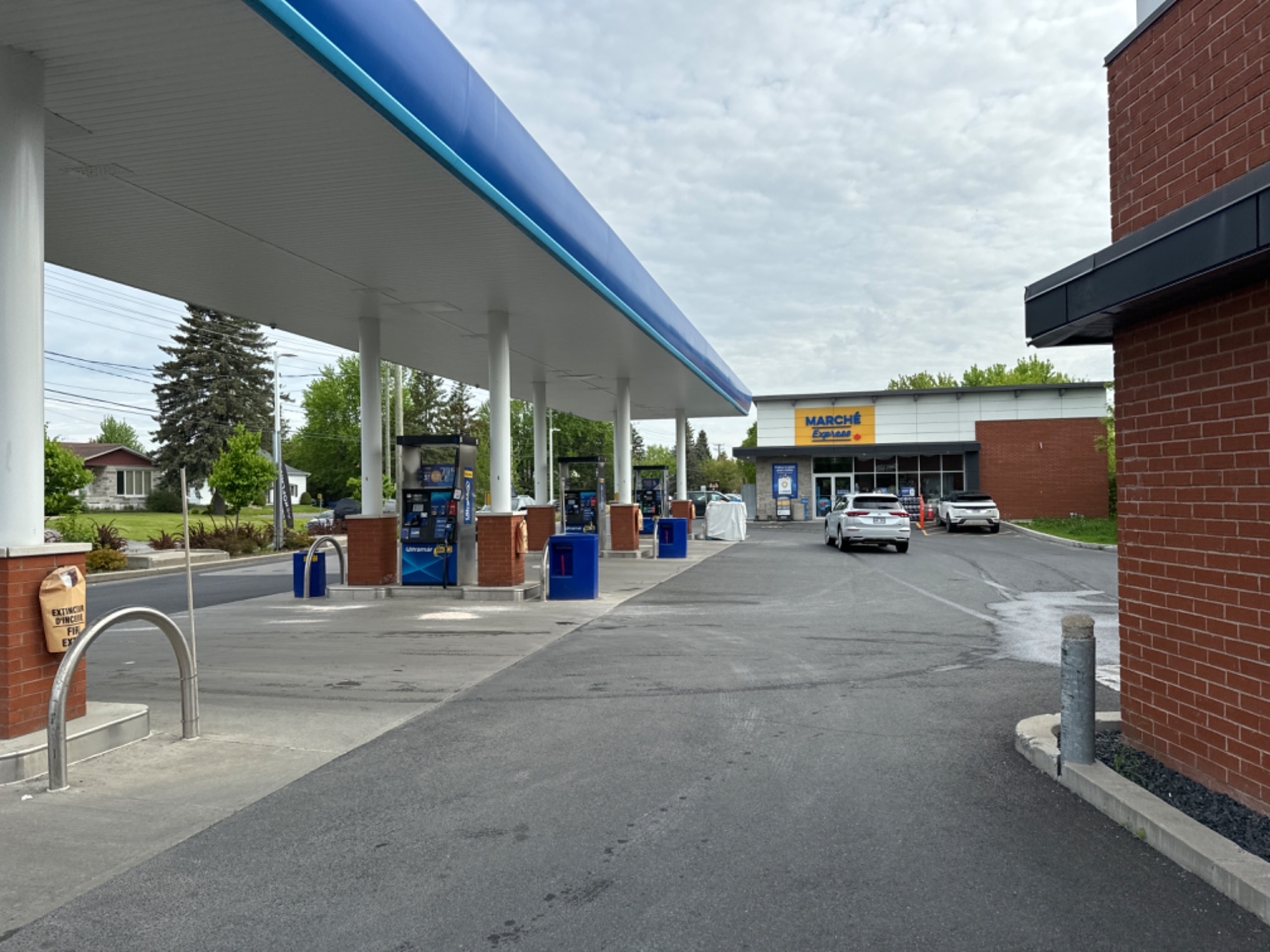 ultramar - gas station - Stations-services
