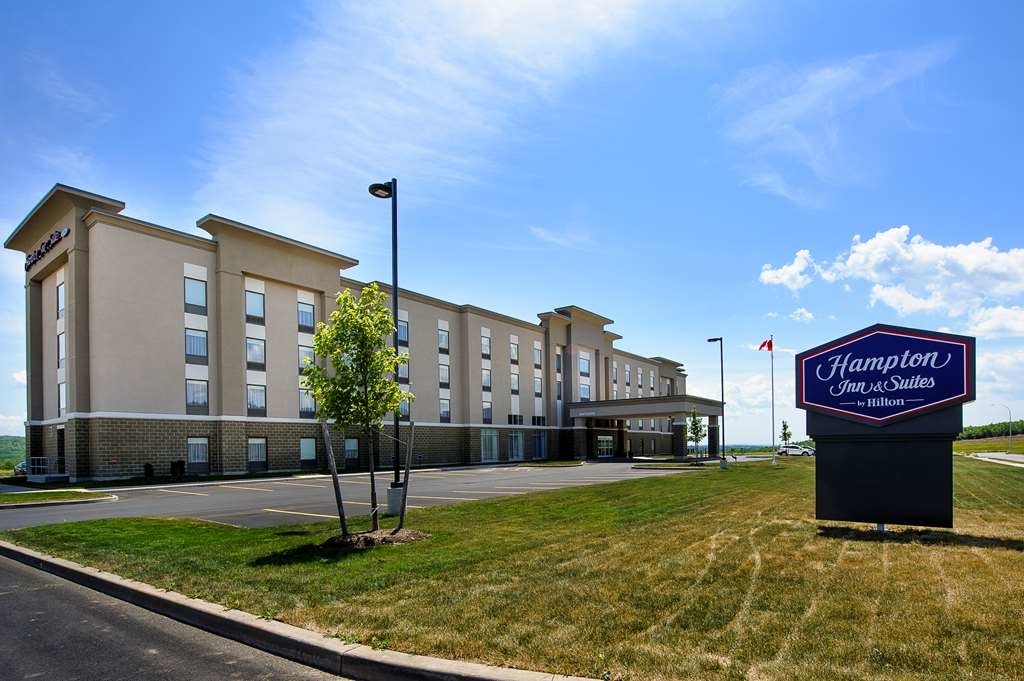 Hampton Inn & Suites by Hilton Truro - Hotels