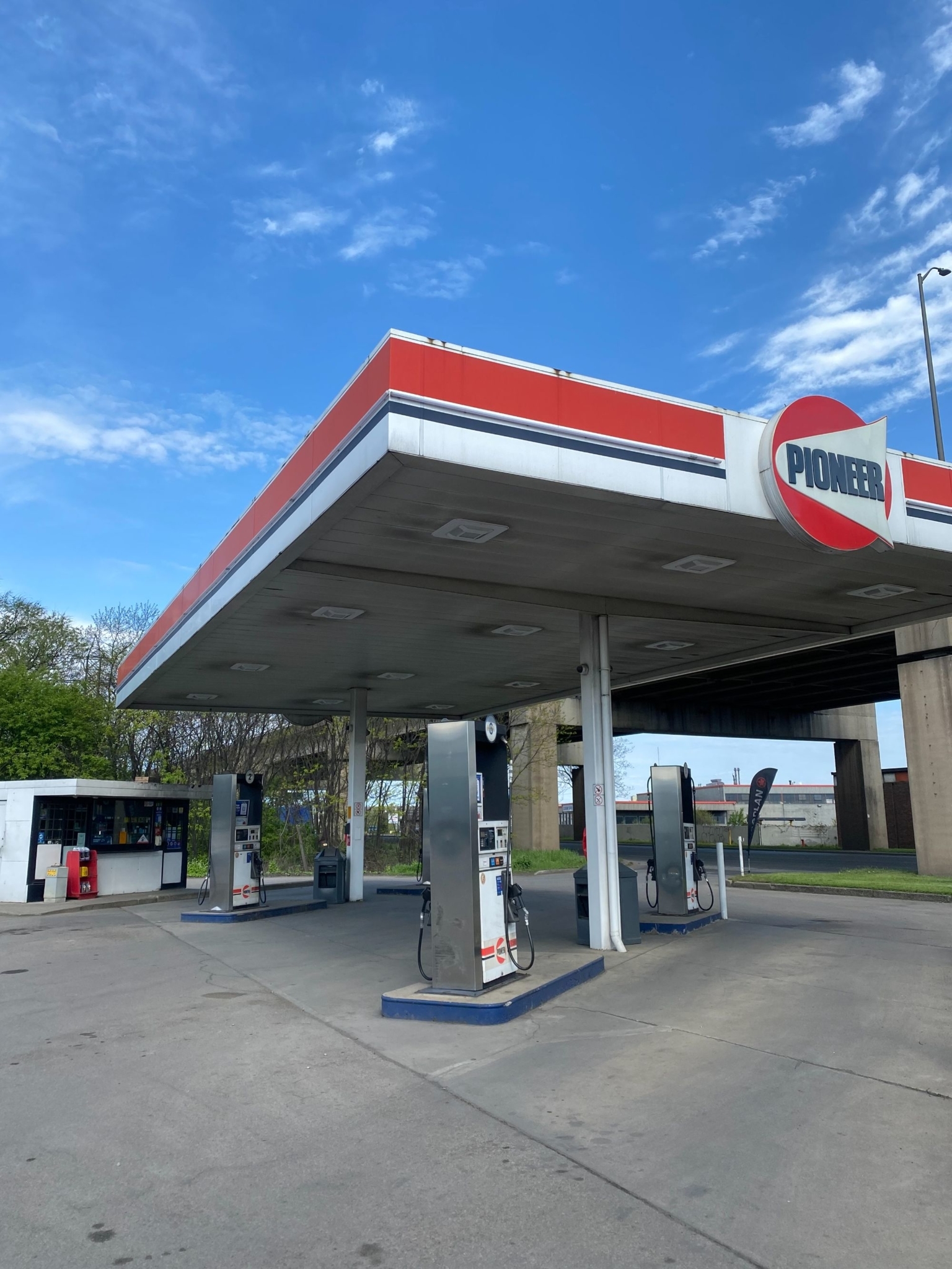 pioneer - gas station - Stations-services