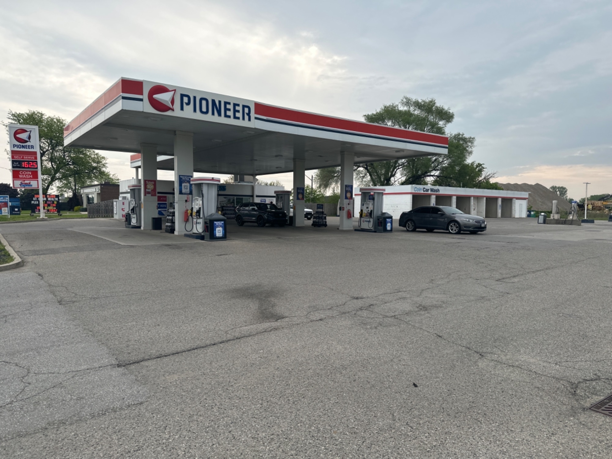 pioneer - gas station - Stations-services