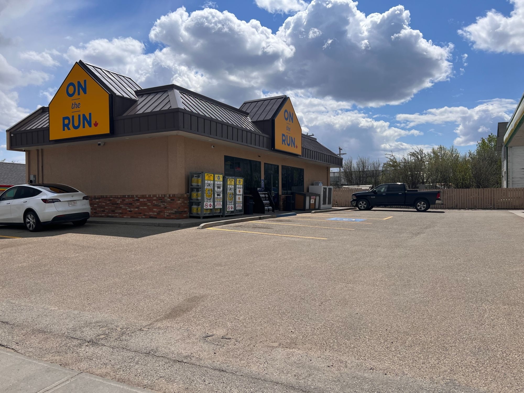 on the run - convenience store - Dépanneurs