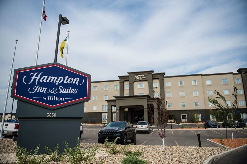 Hampton Inn & Suites by Hilton Regina East Gate - Hotels