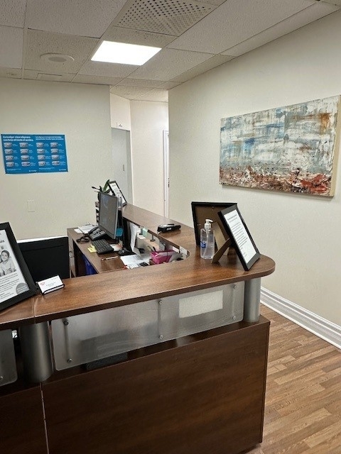 Dr. Kerby Bruce and Associates - Dentistes