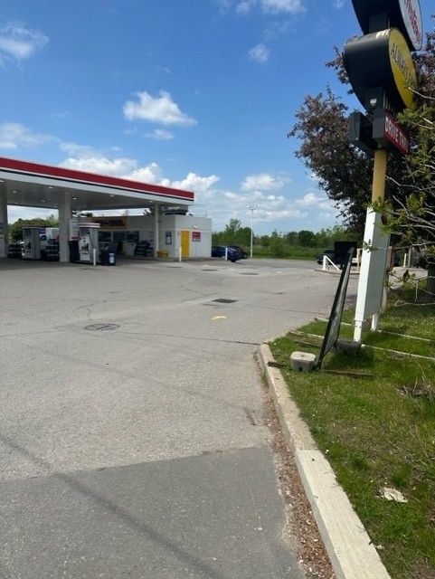pioneer - gas station - Stations-services