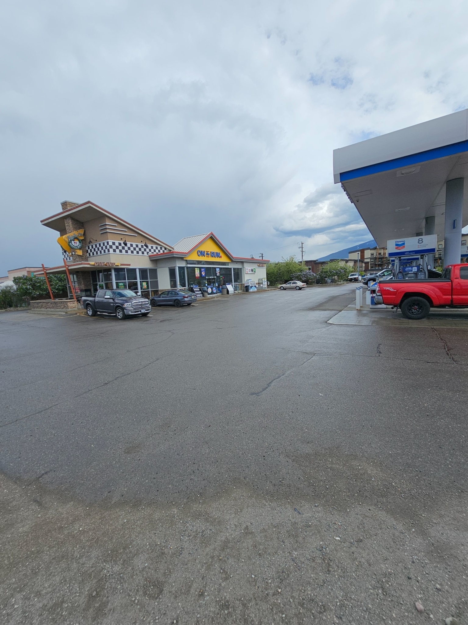 on the run - convenience store - Dépanneurs