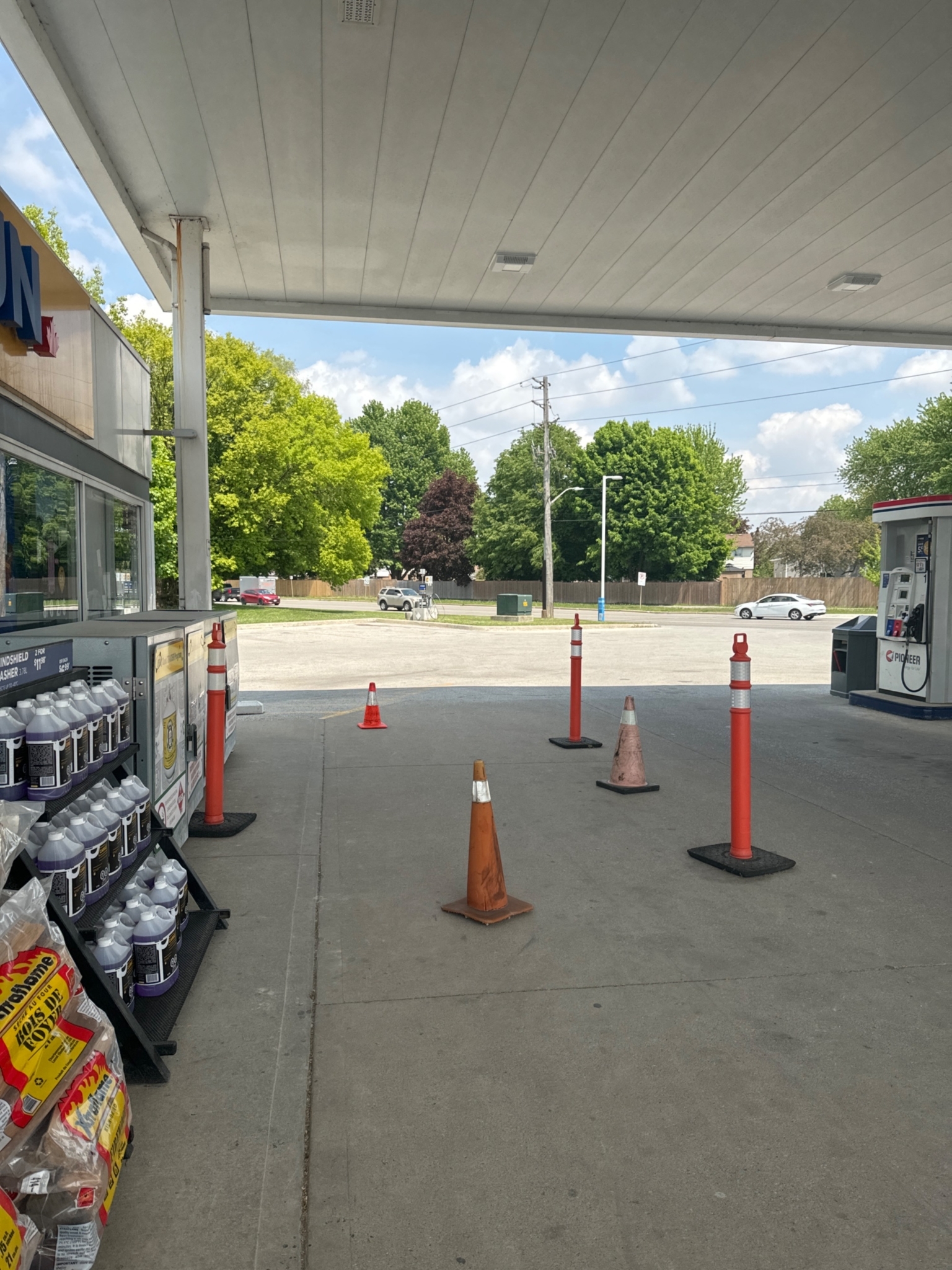 pioneer - gas station - Stations-services