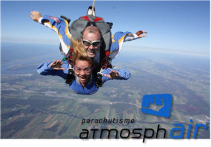 Parachutisme Atmosphair Inc - Matériel et cours de saut en parachute