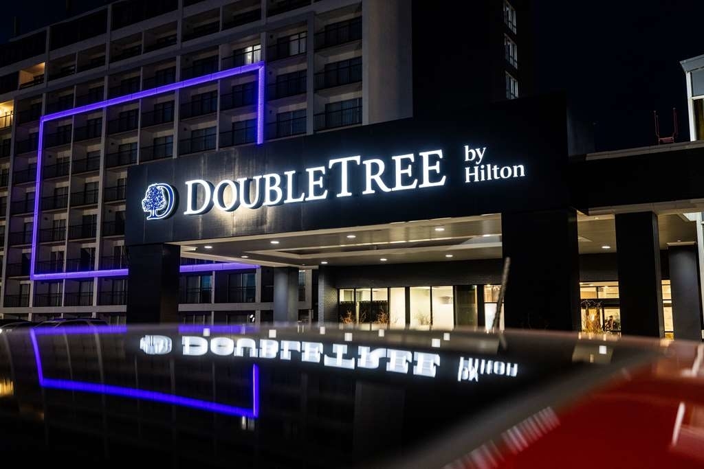 DoubleTree by Hilton Calgary North - Hotels