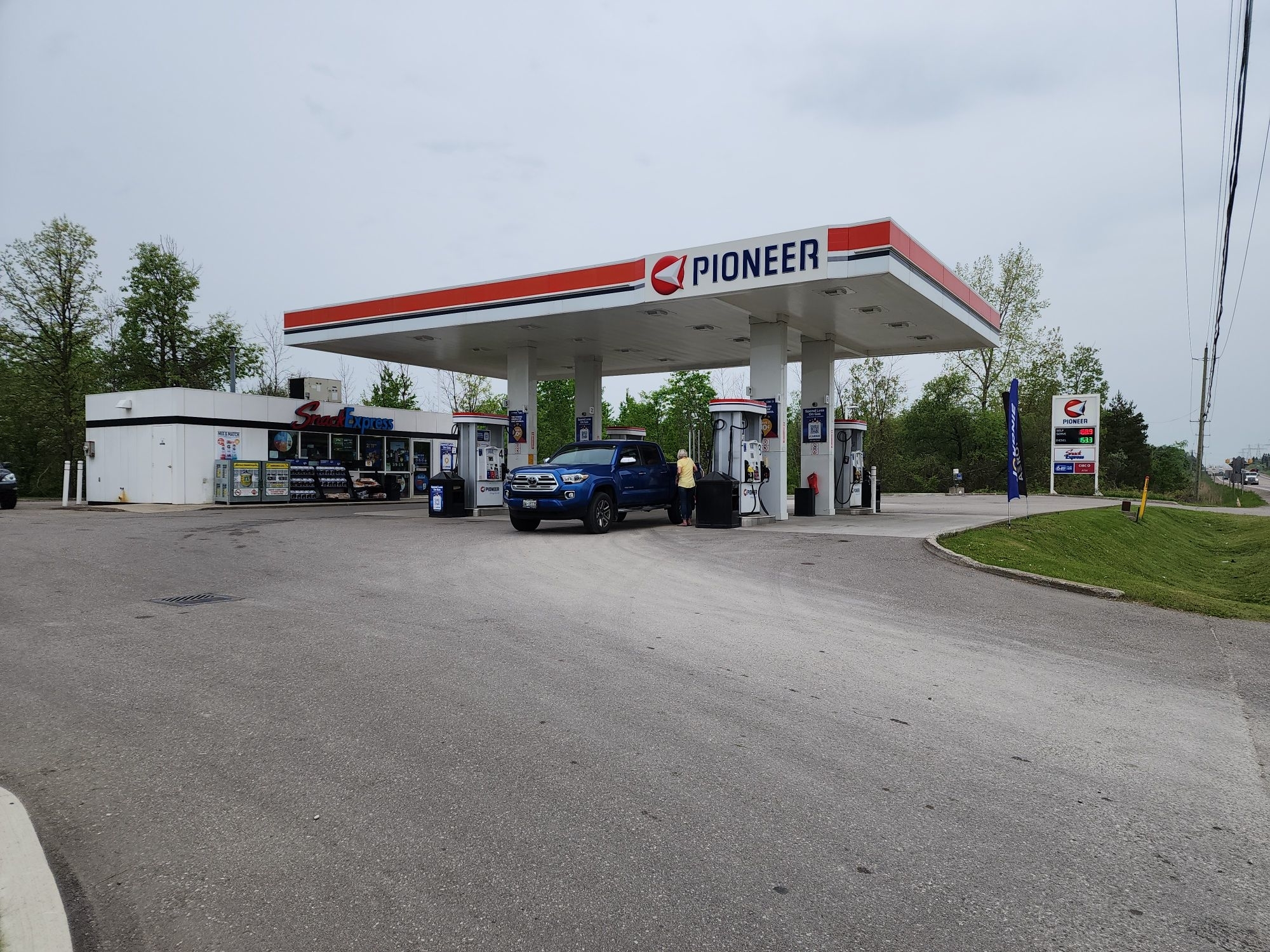 pioneer - gas station - Stations-services