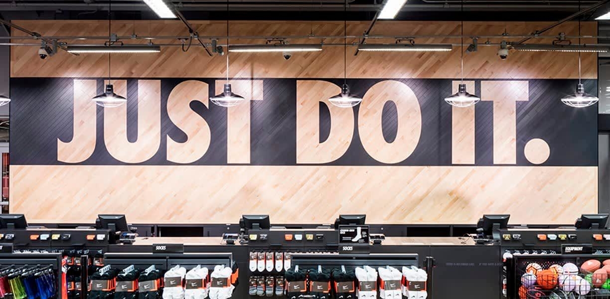 Nike Factory Store - Tsawassen Mills - Magasins de vêtements de sport