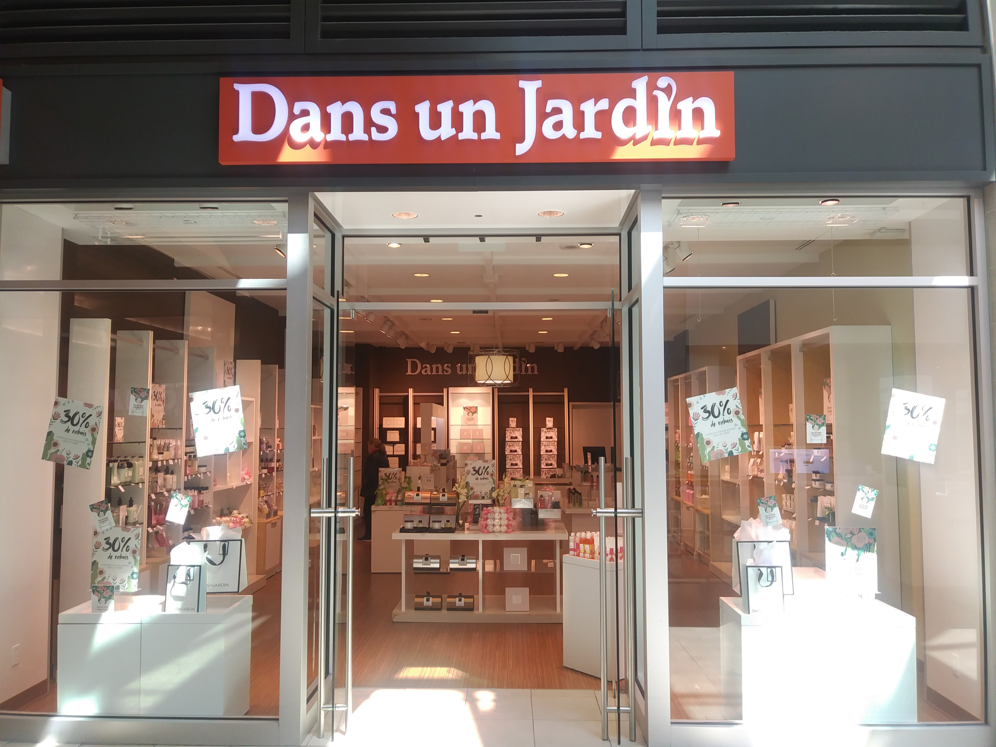 dans un jardin - Cosmetics & Perfumes Stores