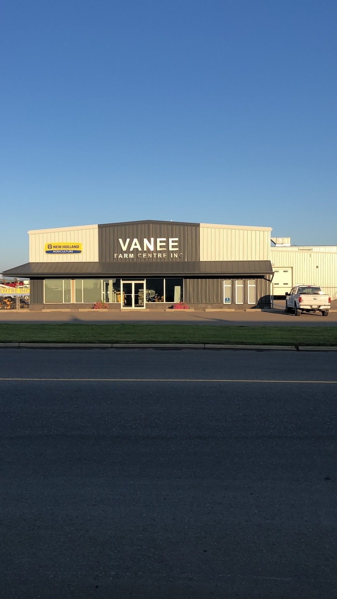 Vanee Farm Centre Inc