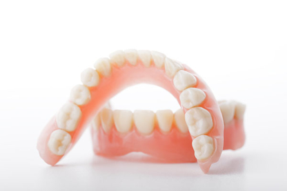 Esquimalt Denture Clinic Ltd - Denturologistes