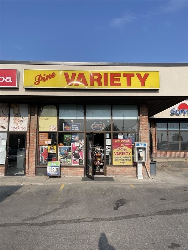 CoinFlip Bitcoin ATM - Pine Variety (Woodstock) - Banques