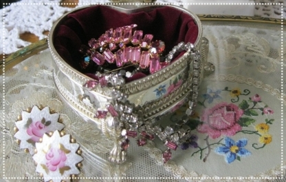 Hearts Sweet Treasures - Antiquaires