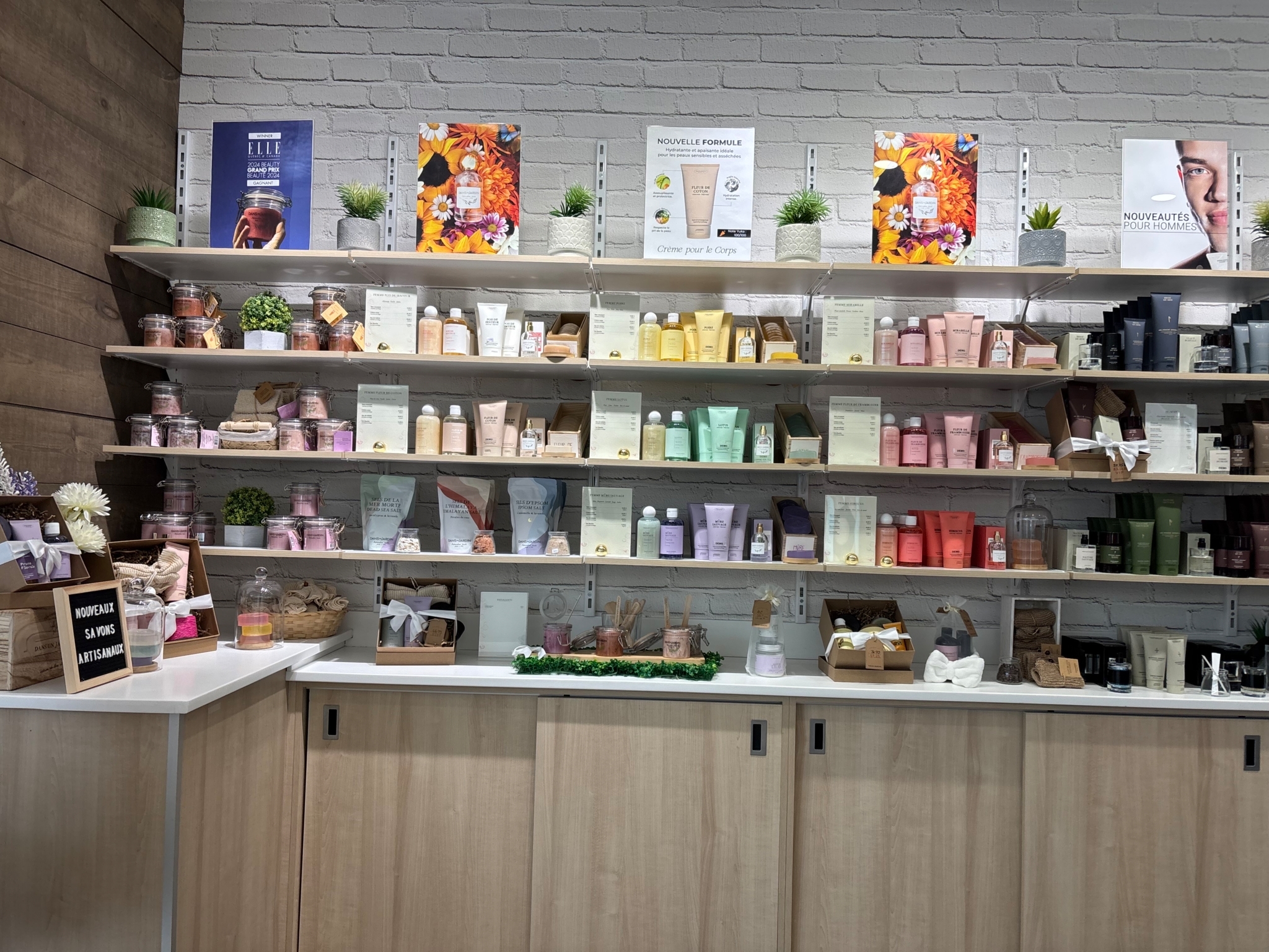 dans un jardin - Parfumeries et magasins de produits de beauté