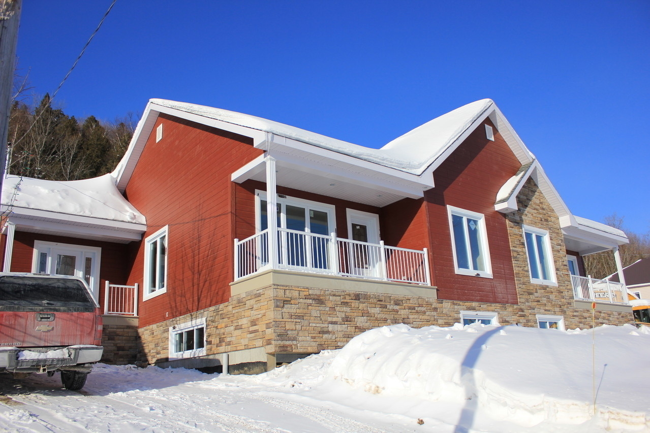 Construction Rénovation Lionel Bouchard - Building Contractors