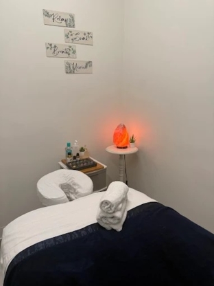 Oma's Therapeutic Massage - Massothérapeutes
