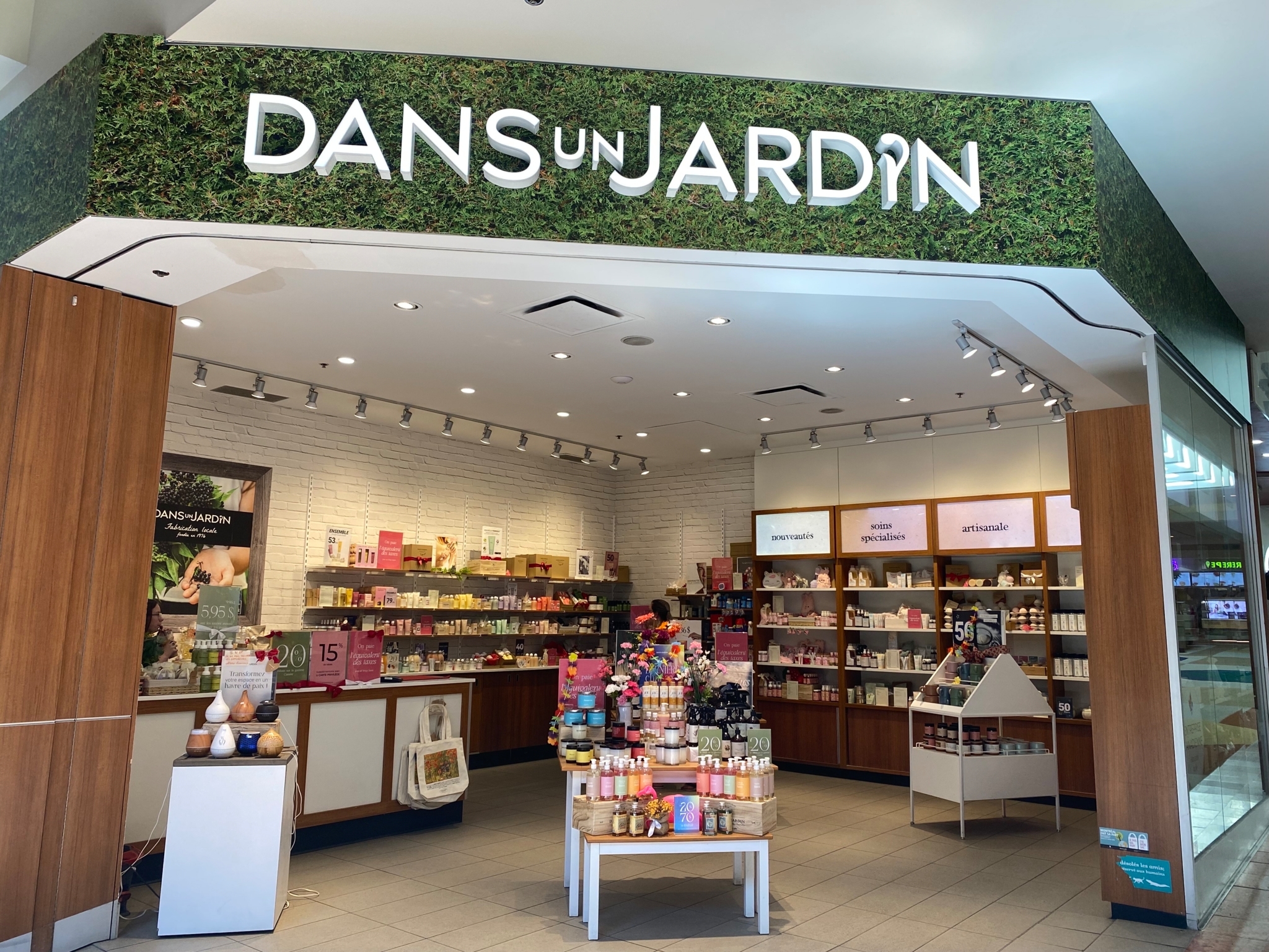 Dans Un Jardin - Cosmetics & Perfumes Stores