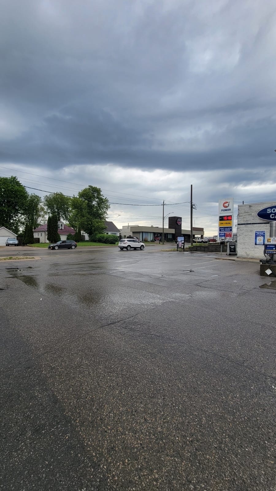 pioneer - gas station - Stations-services