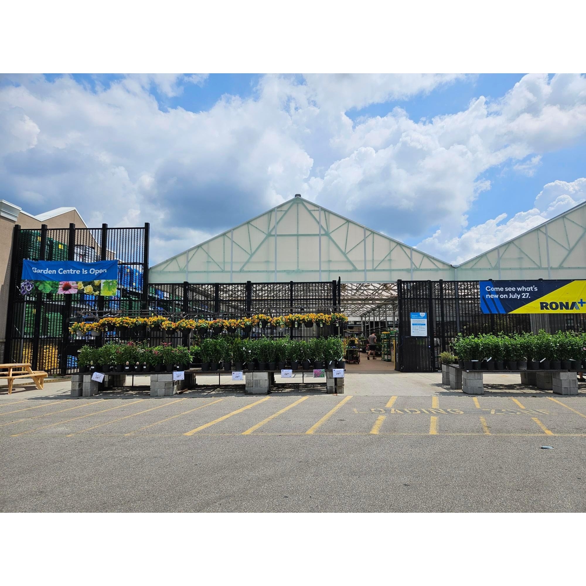 Garden Centre at RONA+ - Centres du jardin