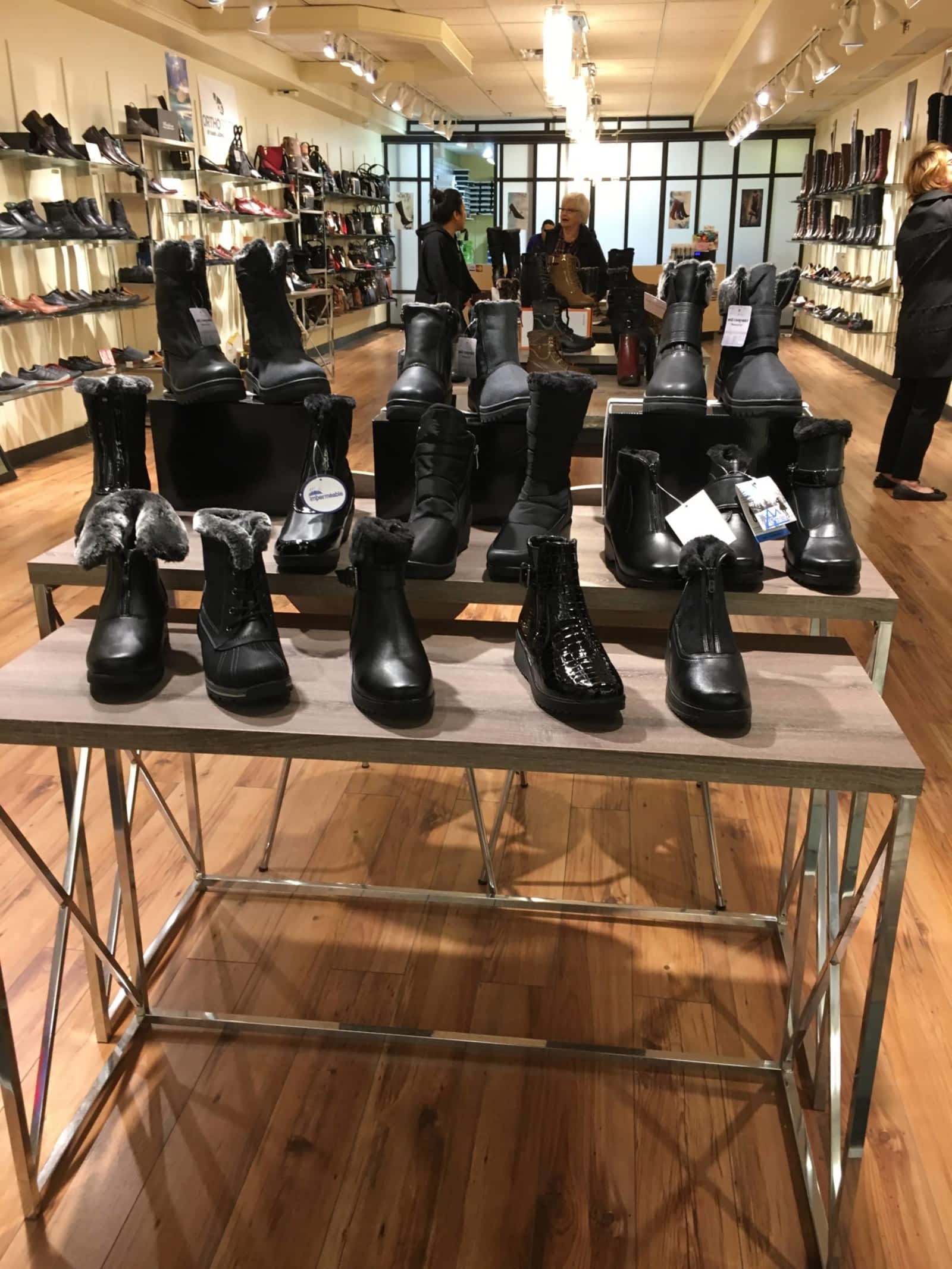 Chaussures Marino - 4162, rue Jean-Talon E, Montréal, QC