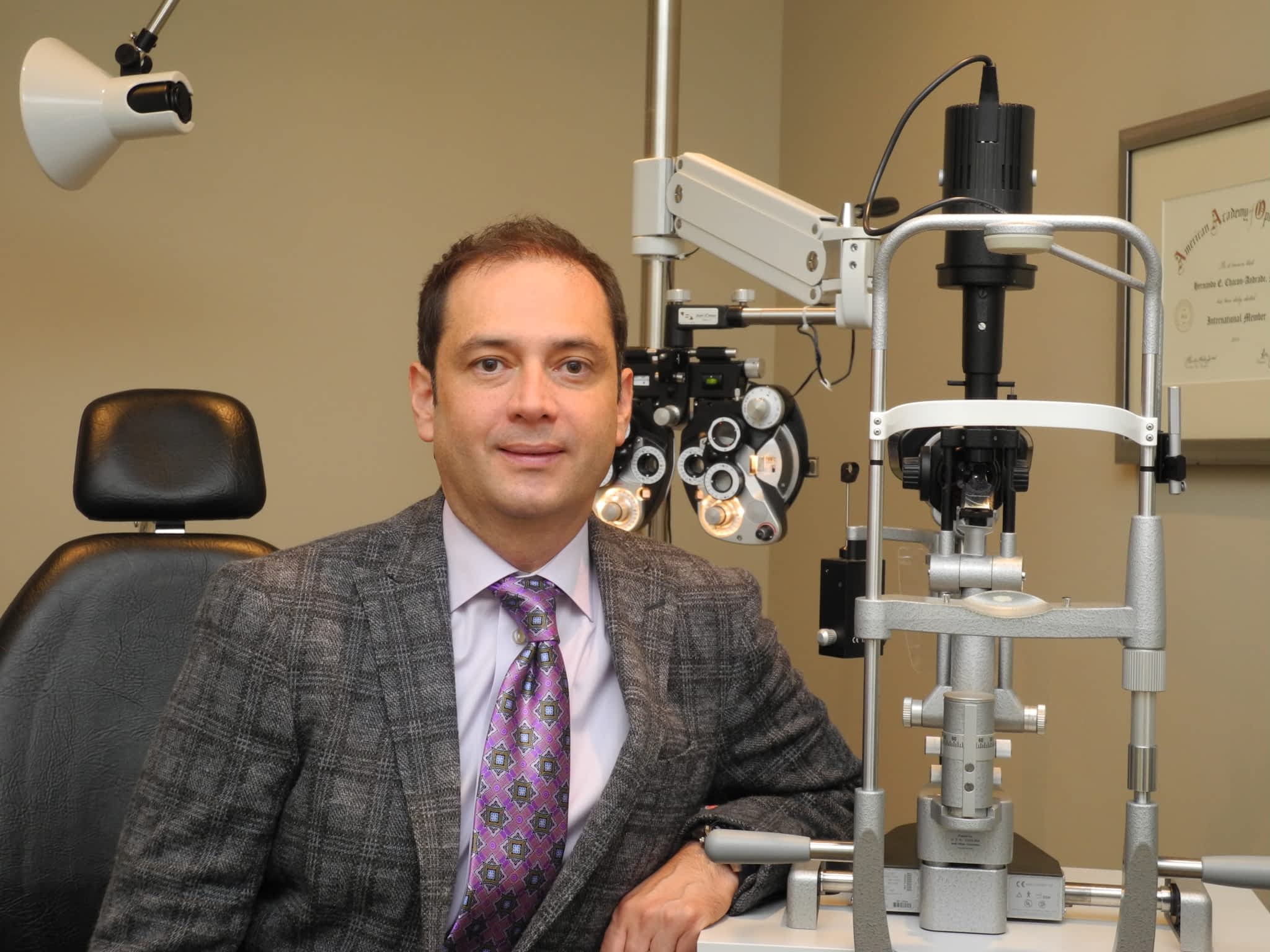 photo Dr Hernando Chacon-Andrade Eye Physician and Surgeon