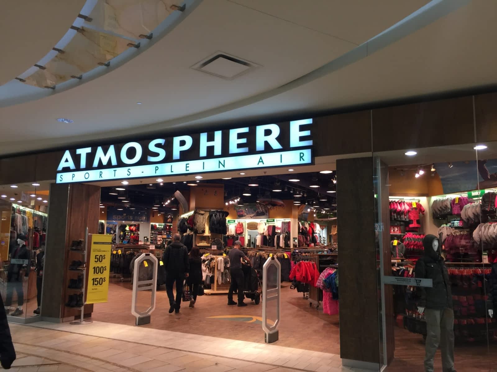 Sports Experts 5945, boul Couture, SaintLéonard, QC