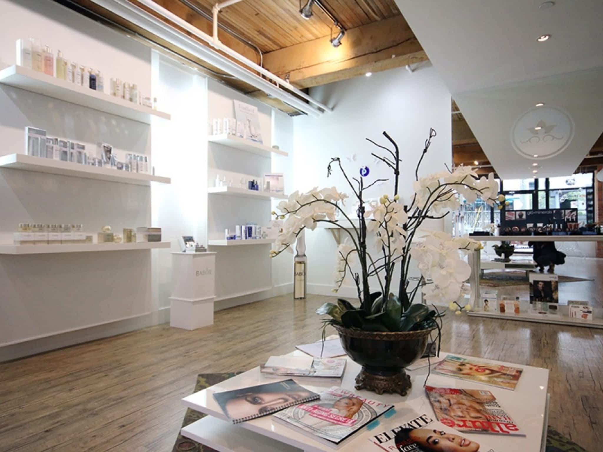 photo White Orchid Rejuvenating Centre