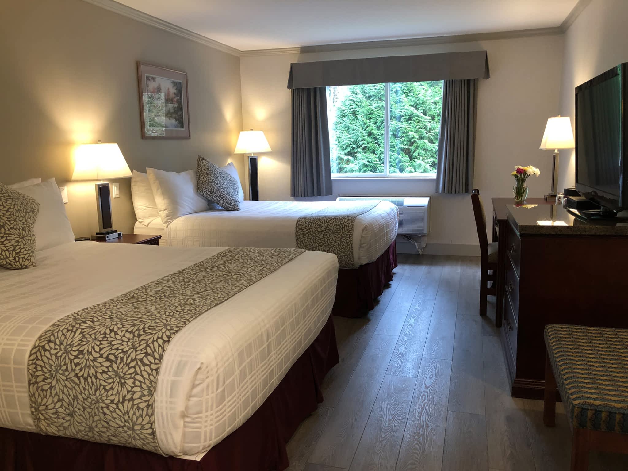 photo Coast Abbotsford Hotel & Suites