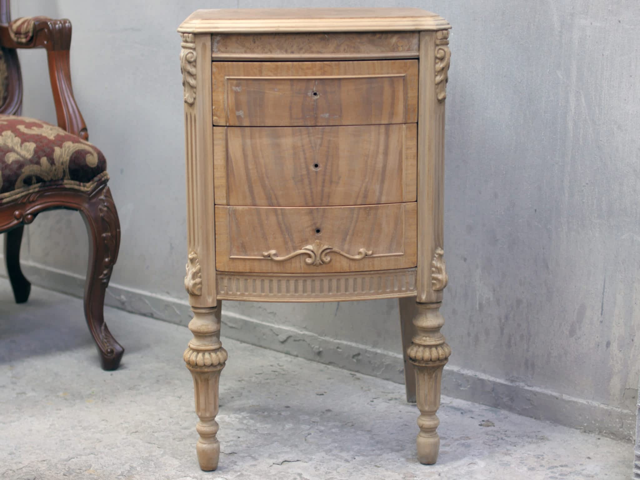 photo Royal Furniture Refinishing