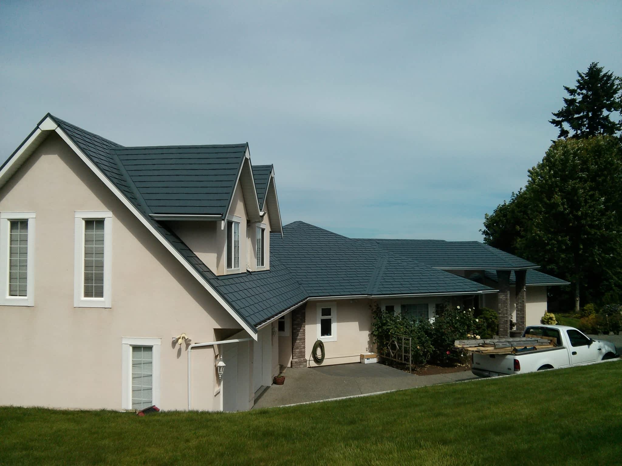 photo Canwest Roofing