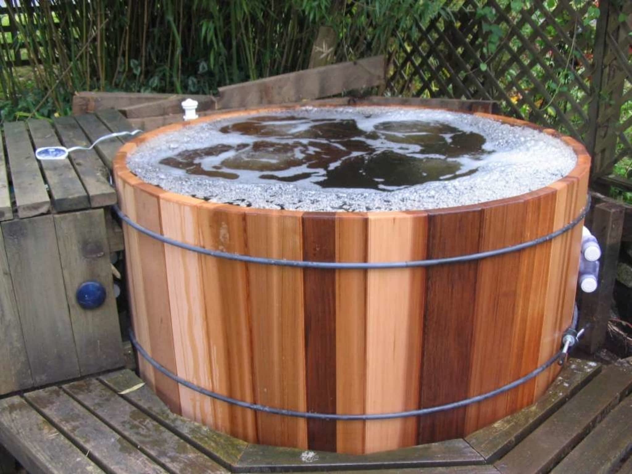 photo H K Ideal Contracting Ltd Western Red Cedar Hot Tubs