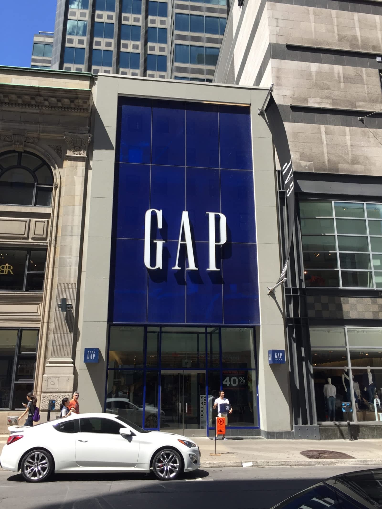 GAP - 501-705, rue Sainte-Catherine O, Montréal, QC