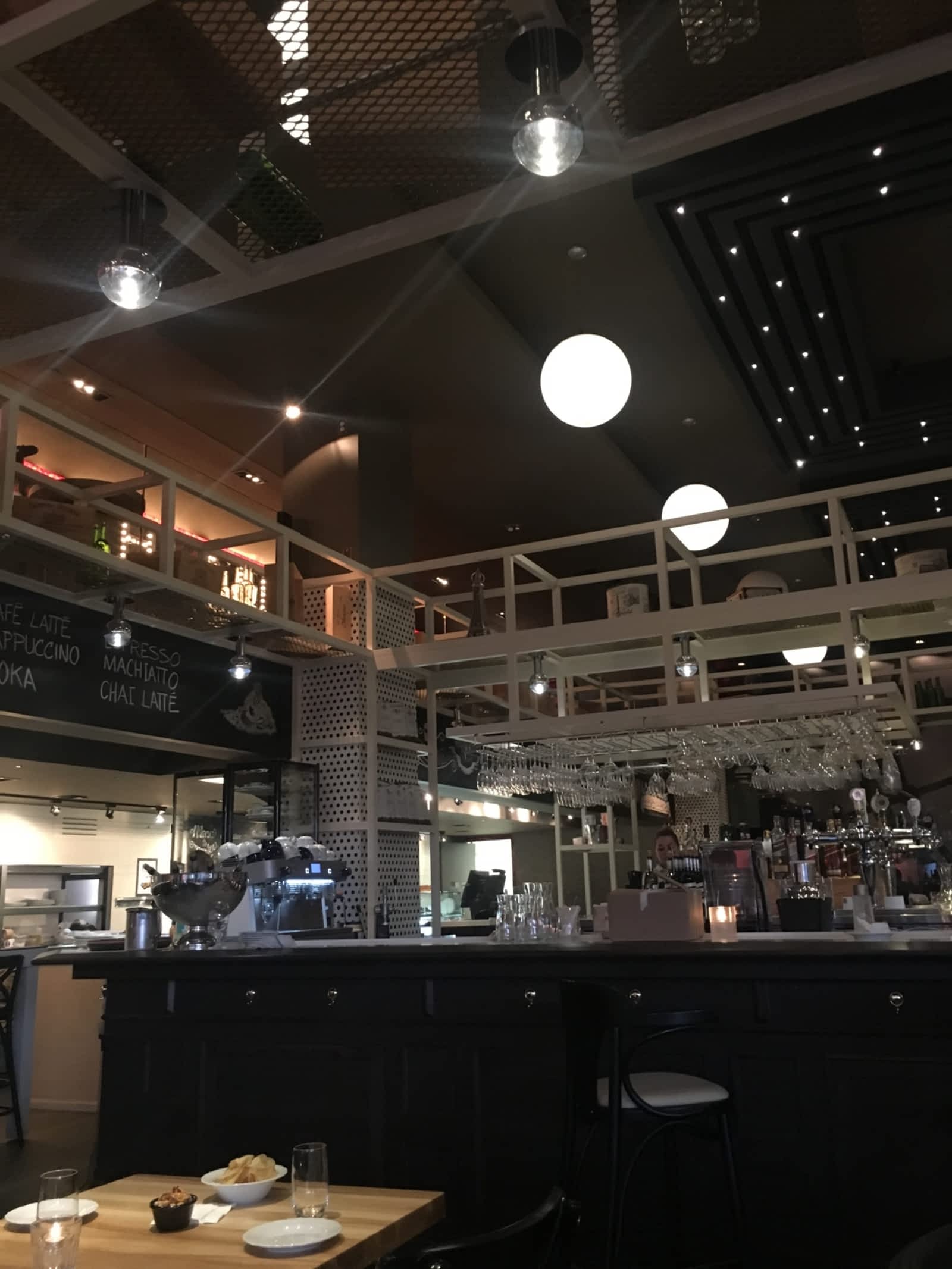 Le Café du Théatre Menu, Horaire et Réservation 6000 boul de Rome