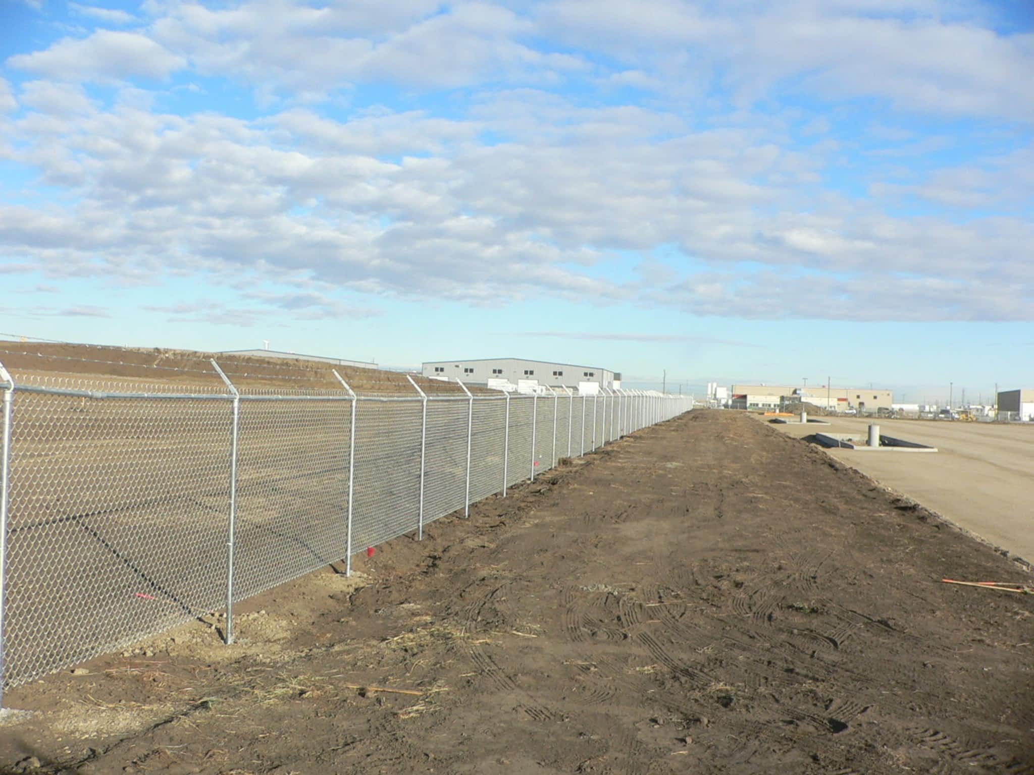 photo TrueFENCE Calgary 2009 Inc