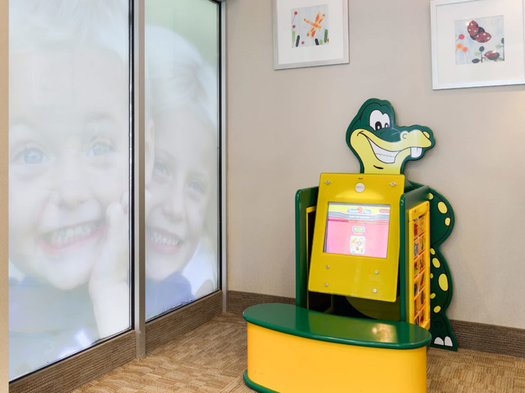 photo Dentistry On Wellington