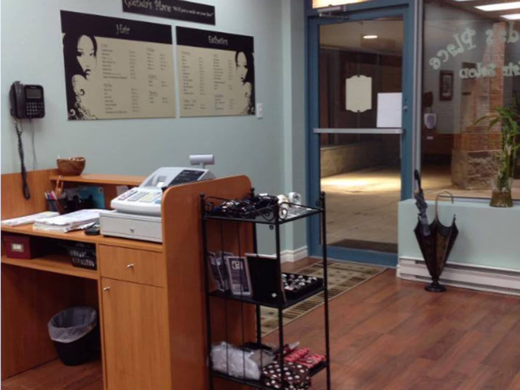 photo Glenda's Place Hair Salon