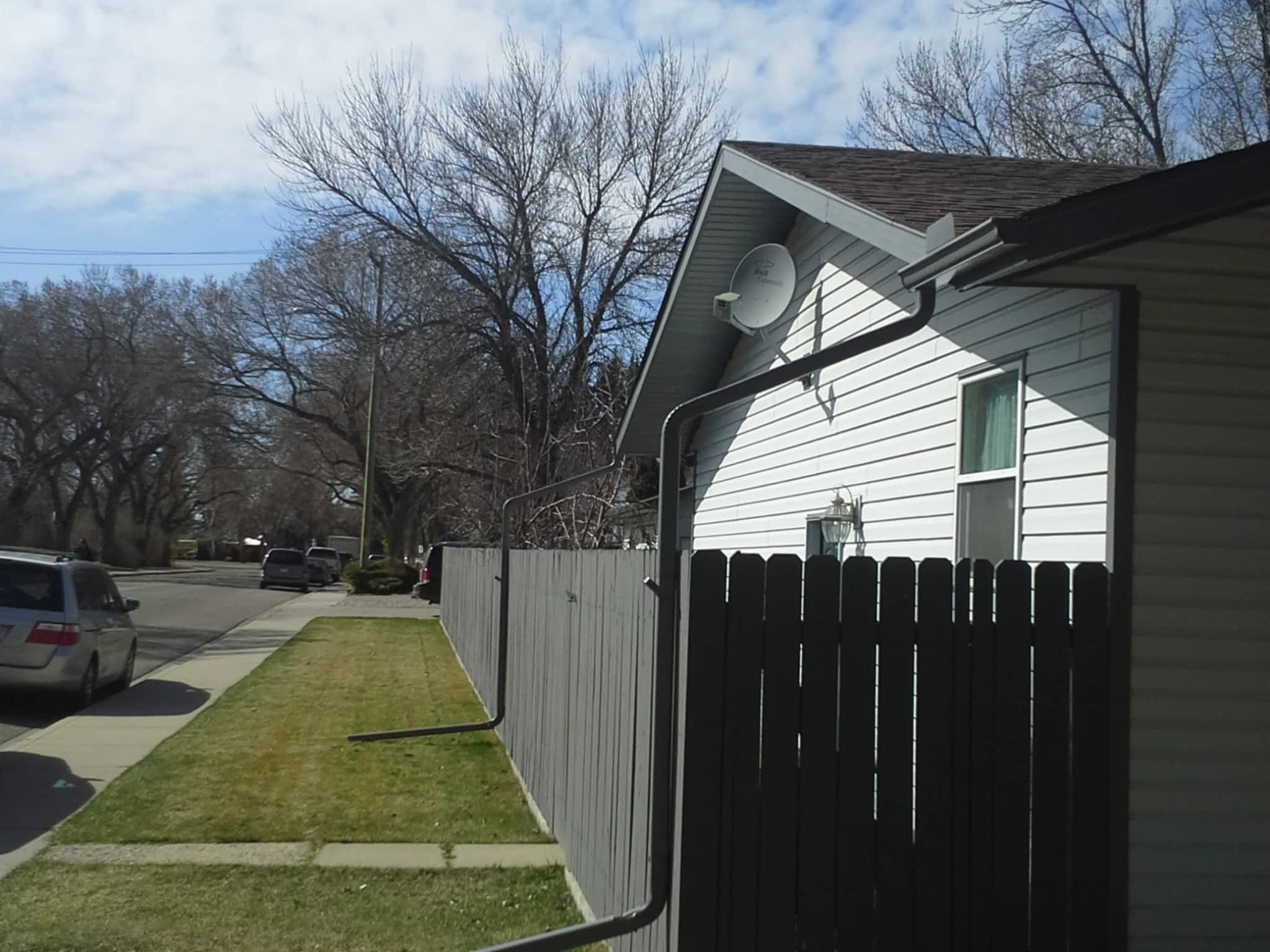 photo Well Hung Eavestrough