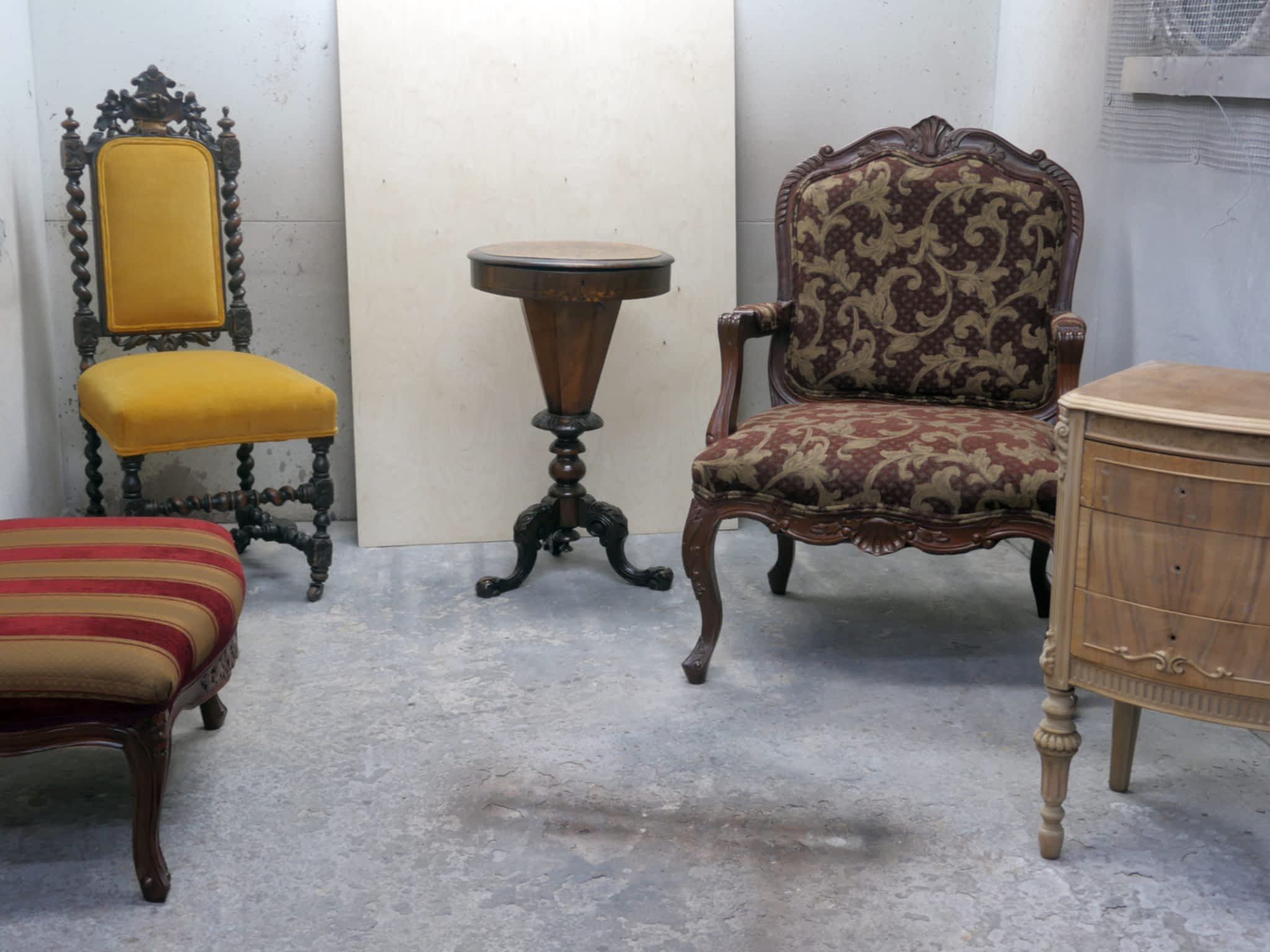 photo Royal Furniture Refinishing