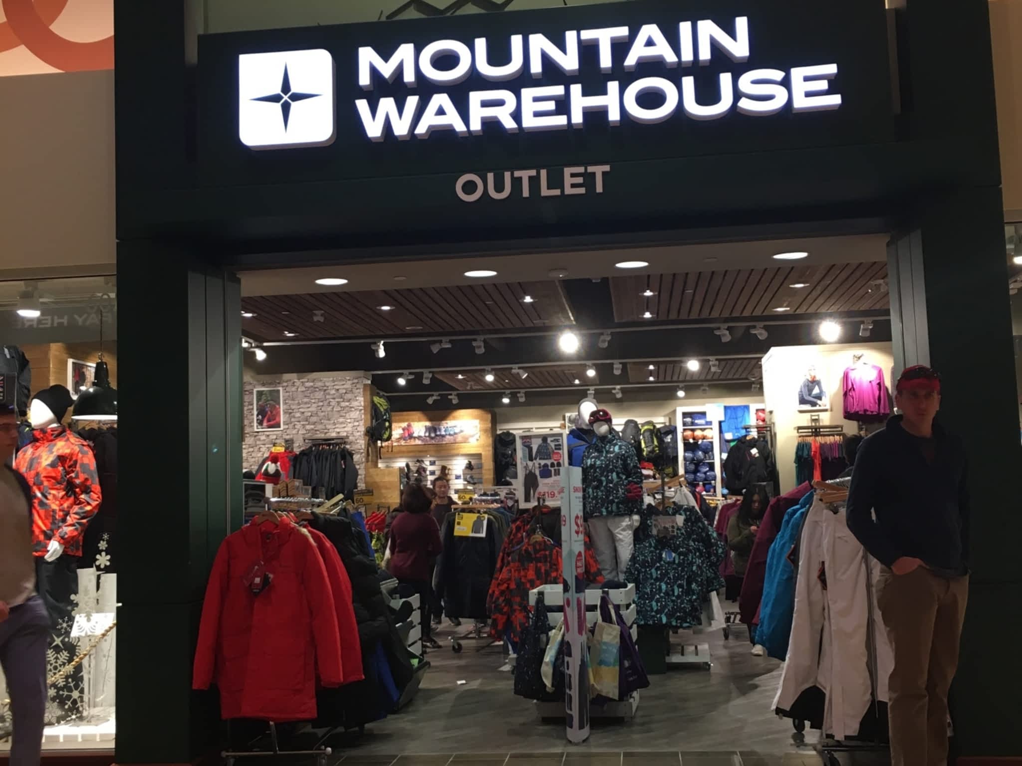 photo Mountain Warehouse Outdoor (Canada) Ltd